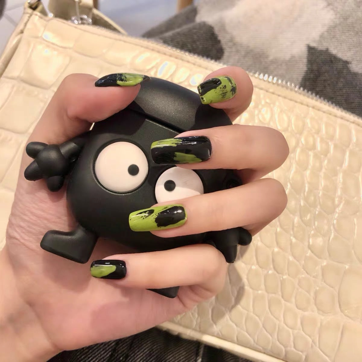 Black And Green Future Art Graffiti Wearing Nail Art Finished Fake Nail Patch Waterproof And Removable
